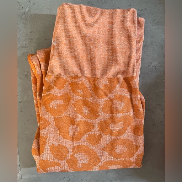 NVGTN burnt orange leopard leggings in size XS - Picture 2 of 4